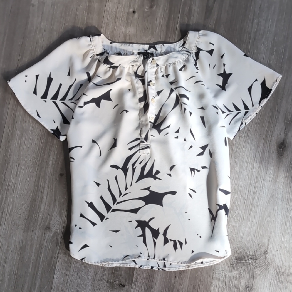 Ann Taylor Women's Black and White Printed Top